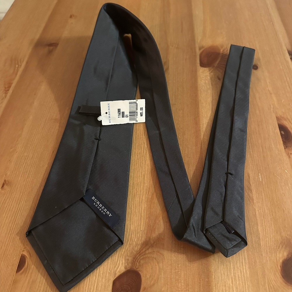 Burberry Black Silk Tie Classic Solid Necktie New With Tag - Picture 3 of 3
